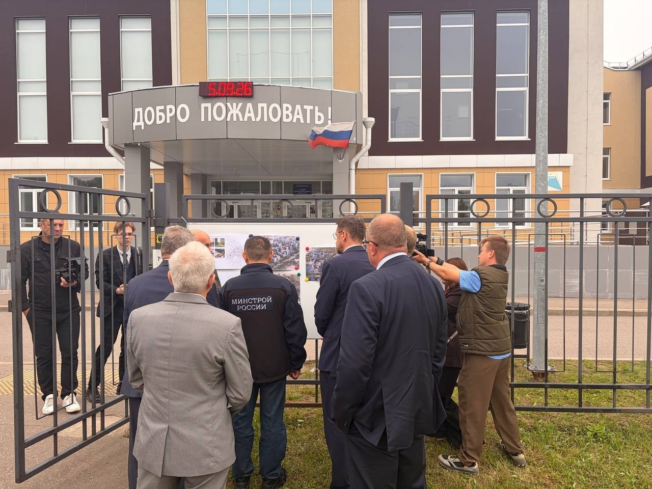 Министр строительства России Ирек Файзуллин посетил ЖК «Лесной квартал» в Костроме